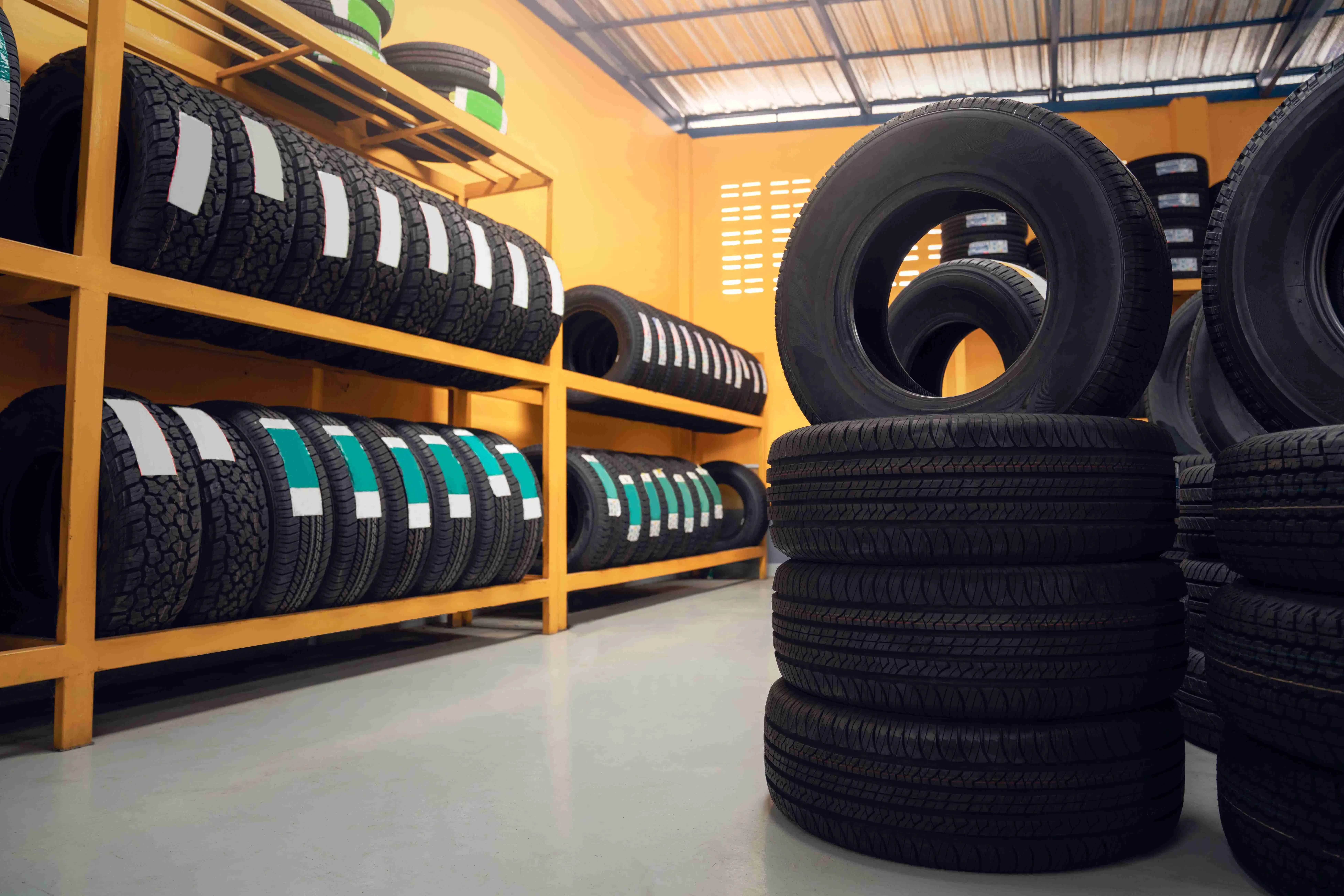 Daftar Harga Ban Mobil Dunlop Ring 14 Terbaru Oktober 2025: Cek Tipe EC300 R14!